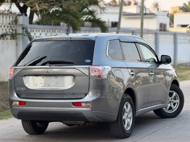 Mitsubishi Outlander PHEV 2013 Gray - 1