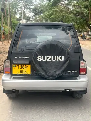 Suzuki Escudo 2002 Nyeusi