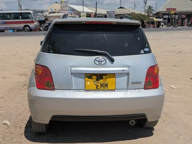 Toyota IST 2006 Silver - 1