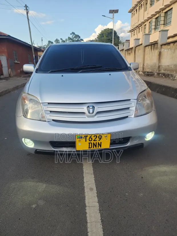 Toyota IST 2005 Silver - 1