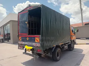 Mitsubishi Canter Truck (2000)