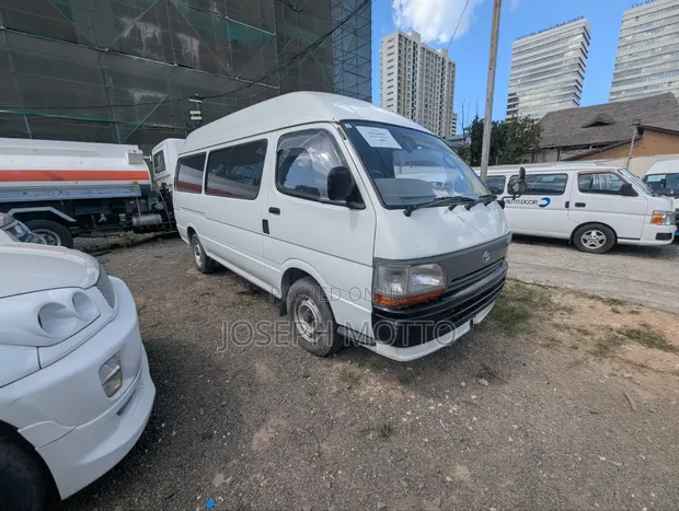Toyota Grand HiAce 2001 - 1
