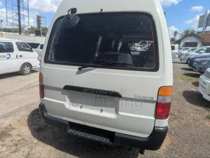 Toyota Grand HiAce 2001