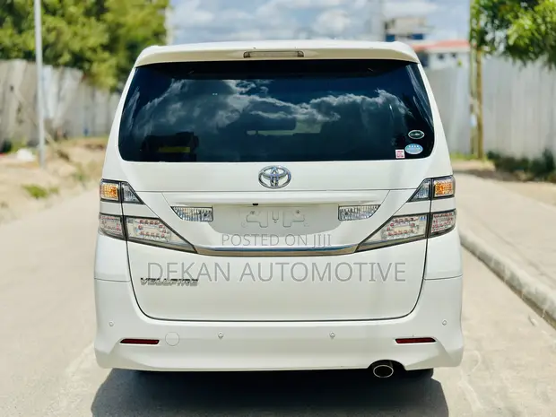 Toyota Vellfire V 2.4 FWD 7-Seater 2010 Nyeupe - 1