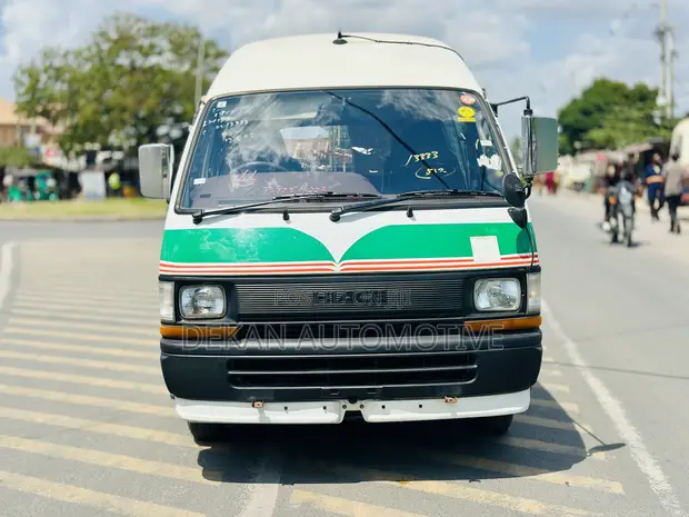 Toyota HiAce 2002 White - 1