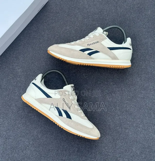 Viatu vya Mpira vya Reebok vya Wanaume - Vipya Kabisa - 1