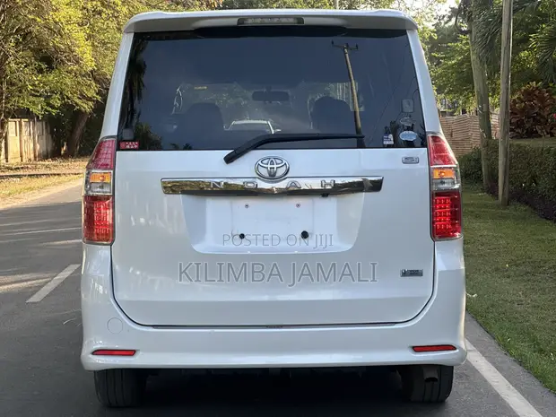 Toyota Noah 2009 White - 1