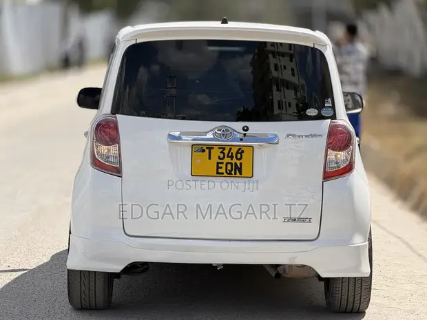 Toyota Ractis 2005 White - 1