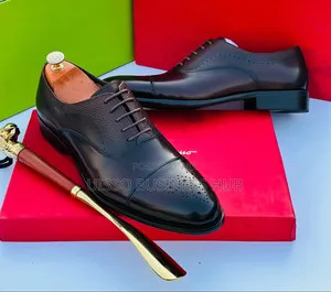 La Moccasins Classic Leather Shoes - Men's