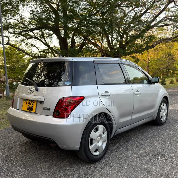 Toyota IST 2005 Silver - 1
