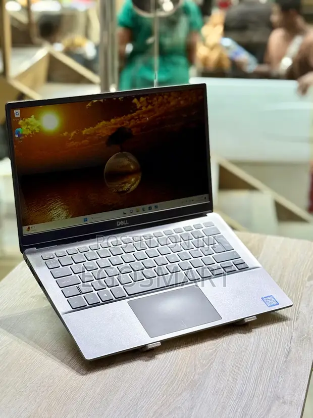 Laptop Dell Vostro 13 5390: Intel Core i5, 8GB RAM, 256GB SSD - 1