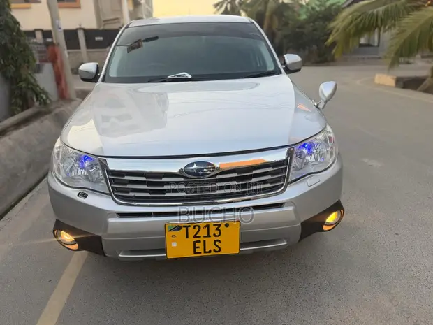 Subaru Forester 2009 Silver - 1