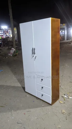 Kabati la Nguo la Wood-Mode Nyeupe na Brown