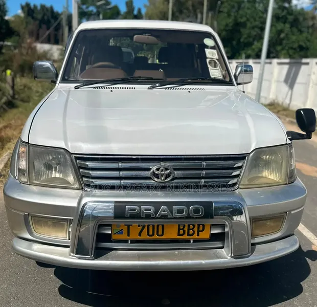 Toyota Land Cruiser Prado 1999 White - 1