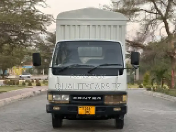 Mitsubishi Canter 2001 Nyeupe Box Body - 1