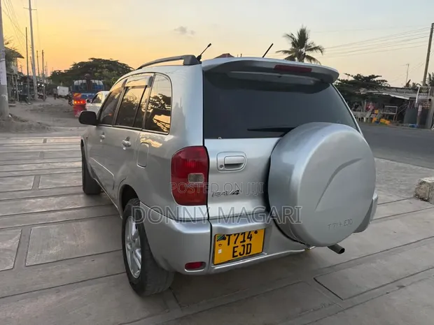 Toyota RAV4 2005 Silver - 1