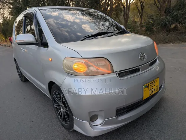 Toyota Porte 2004 Silver - 1