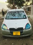 Toyota Vitz 2002 Nyeupe - 4
