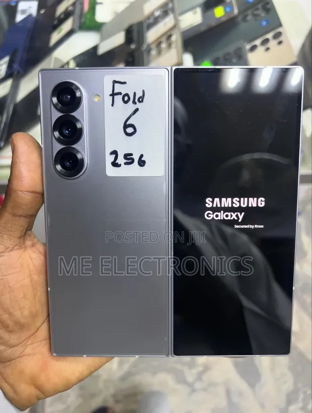 Samsung Galaxy Z Fold6 256GB Refurbished - 1