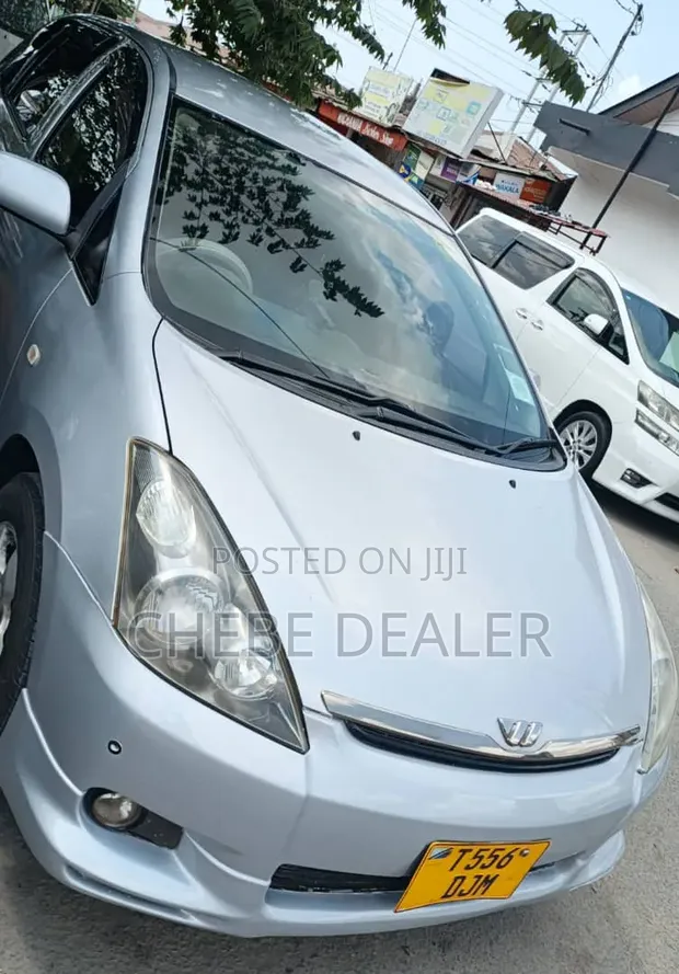 Toyota Wish 2004 Silver - 1