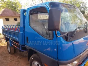Mitsubishi Canter D33 Tipper Truck