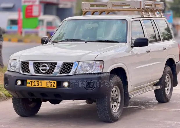 Nissan Patrol 2007 Nyeupe - 1