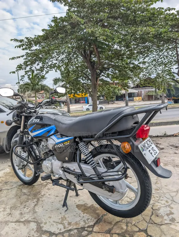 TVS HLX 125 2026 Black - 1