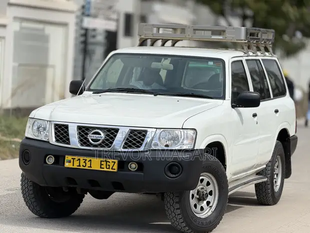 Nissan Patrol 2007 White - 1