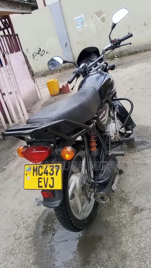 New Bajaj Boxer 125 2025 Black - 1