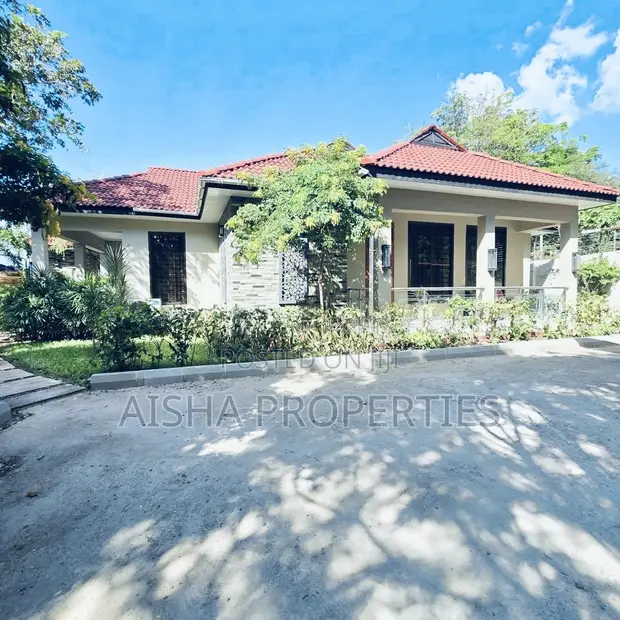 Furnished 4-Bedroom Villa for Rent in Oyster Bay - 1