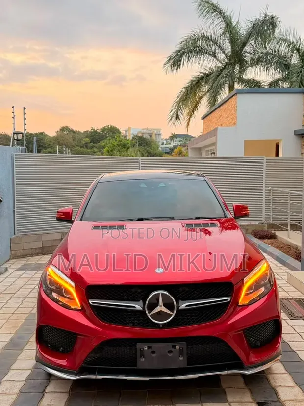 Mercedes-Benz GLE-Class 2018 Nyeusi - 1