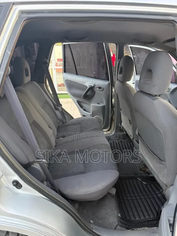Toyota RAV4 2005 Silver - 1