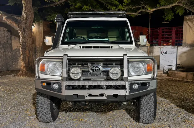 Toyota Land Cruiser 2018 White - 1