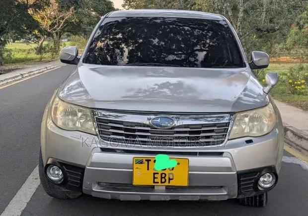 Subaru Forester 2009 Silver - 1