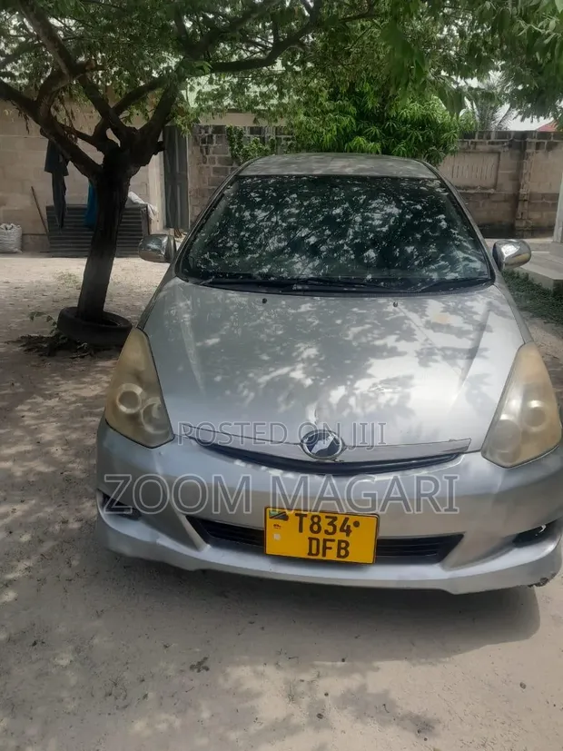 Toyota Wish 2005 Silver - 1