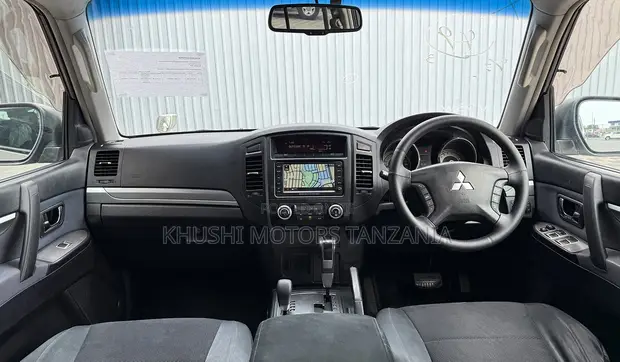 Mitsubishi Pajero 2008 Gold - 1