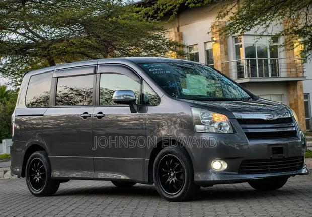 Toyota Noah 2008 Gray - 1