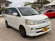 Toyota Noah 2005 White - 3