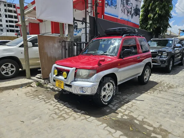 Mitsubishi Pajero 2005 Red - 1