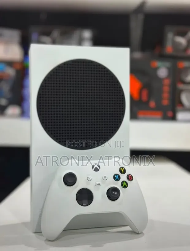 Xbox Series S 512GB with 2 Controllers & 5 Games - 1