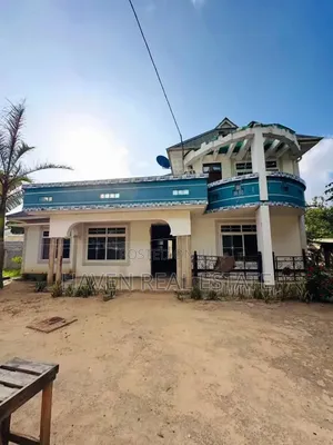 6-Bedroom House for Sale in Kinyerezi
