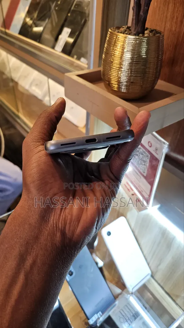Google Pixel 8 128GB Gray - 1