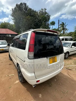 Toyota Noah SR40 2001