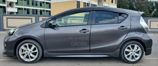 Toyota Aqua 2014 Gray - 1