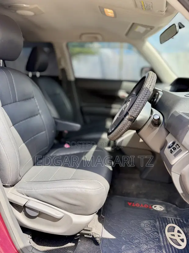 Toyota Corolla Rumion 2009 Red - 1