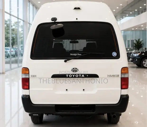 Toyota HiAce 2002 White - 1