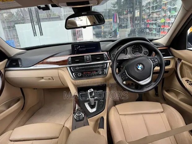 BMW 3 Series 320i RWD 2014 Black - 1