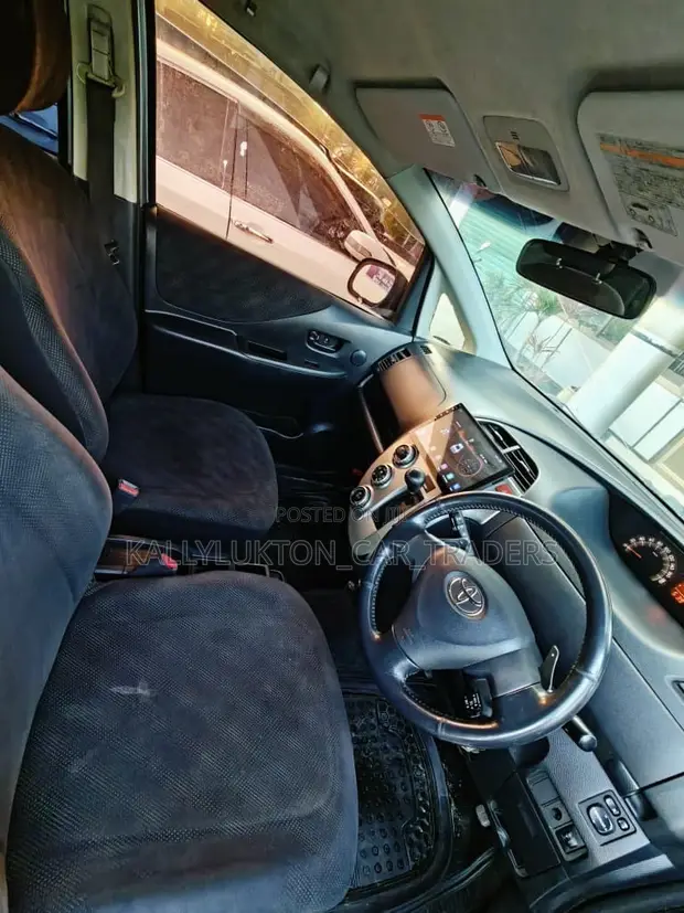 Toyota Ractis 2006 - 1