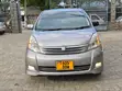 Toyota Isis 2009 Silver - 1