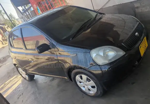 Toyota Vitz Clavia CQR 2002 - 1